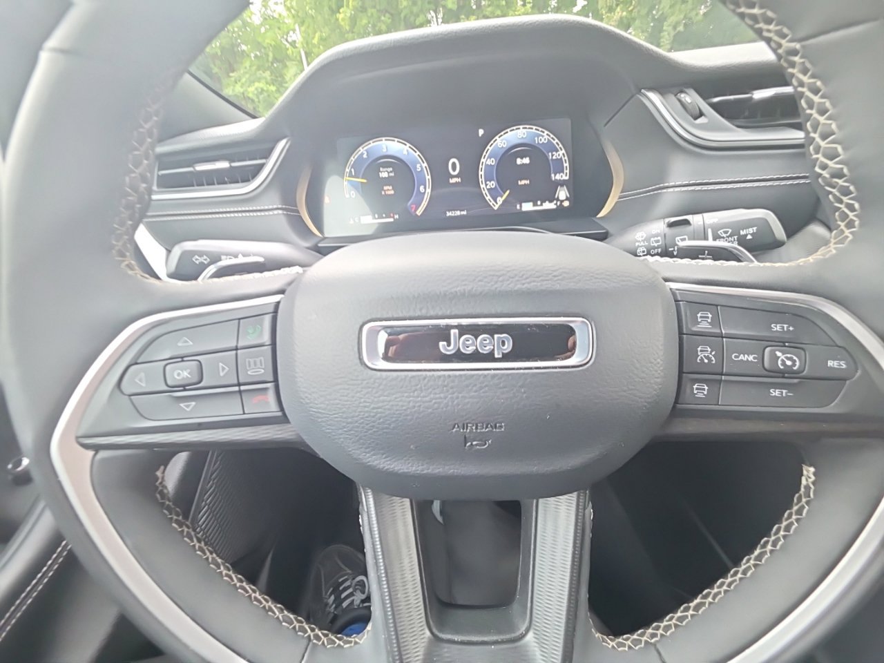 Used 2025 Jeep Grand Cherokee Altitude AWD/4WD image 29