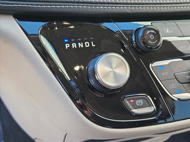 Used 2024 Chrysler Pacifica Limited FWD image 12