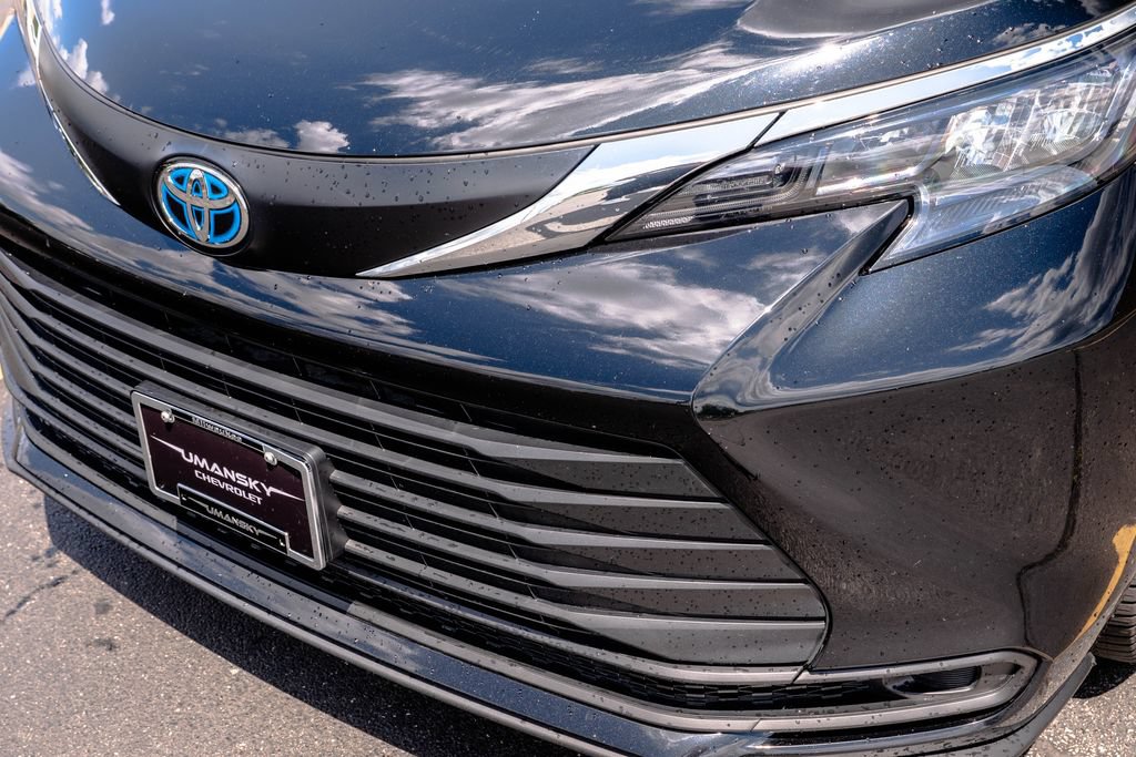 Used 2024 Toyota Sienna LE w/ LE Plus Package AWD/4WD image 7