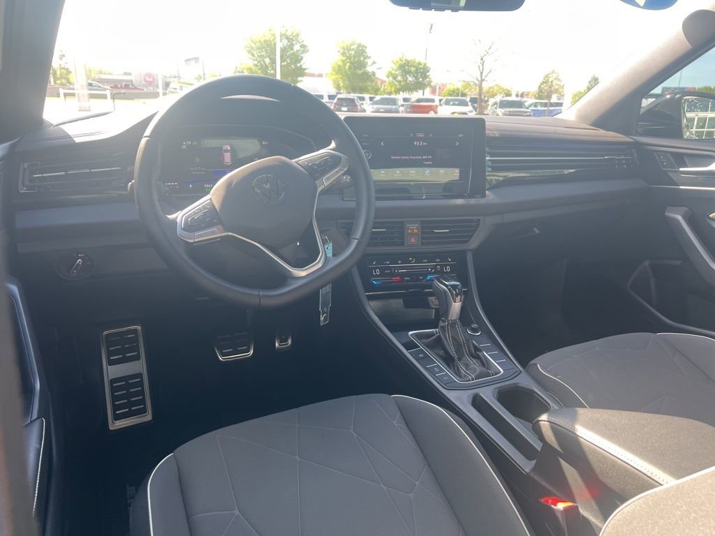 Used 2025 Volkswagen Jetta Sport image 10