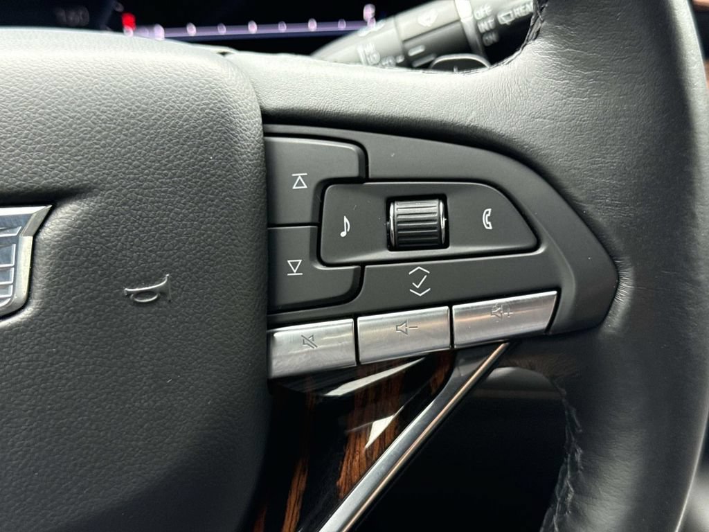 Used 2023 Cadillac Escalade ESV Luxury RWD image 36