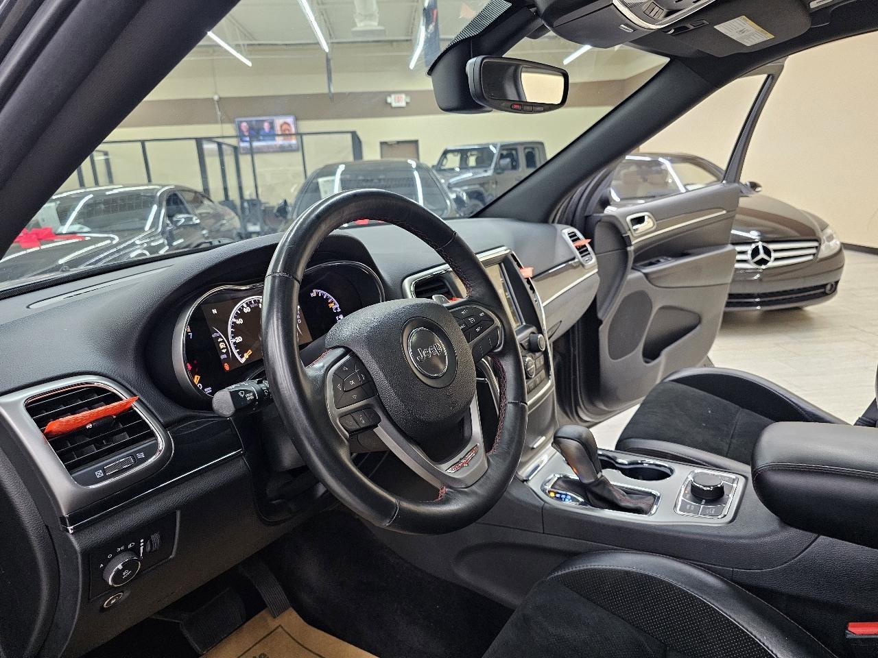 Used 2017 Jeep Grand Cherokee Trailhawk AWD/4WD image 19