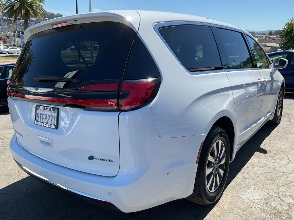 Used 2022 Chrysler Pacifica Touring-L w/ Uconnect Theater Family Group image 92