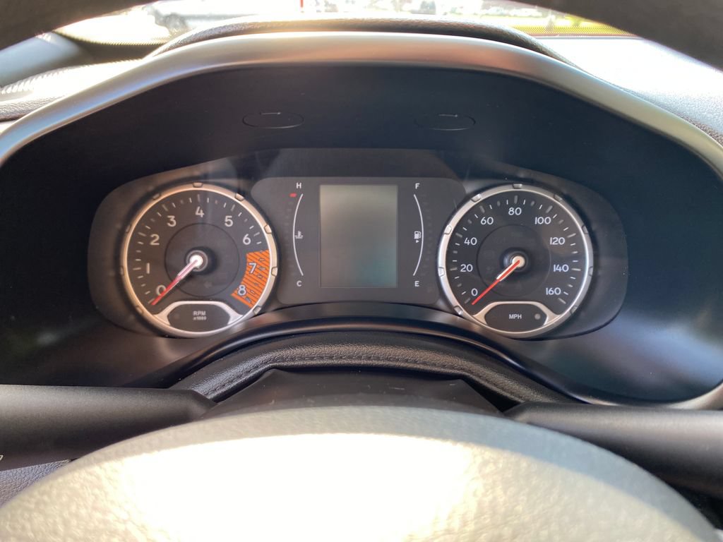 Used 2023 Jeep Renegade Latitude AWD/4WD image 30