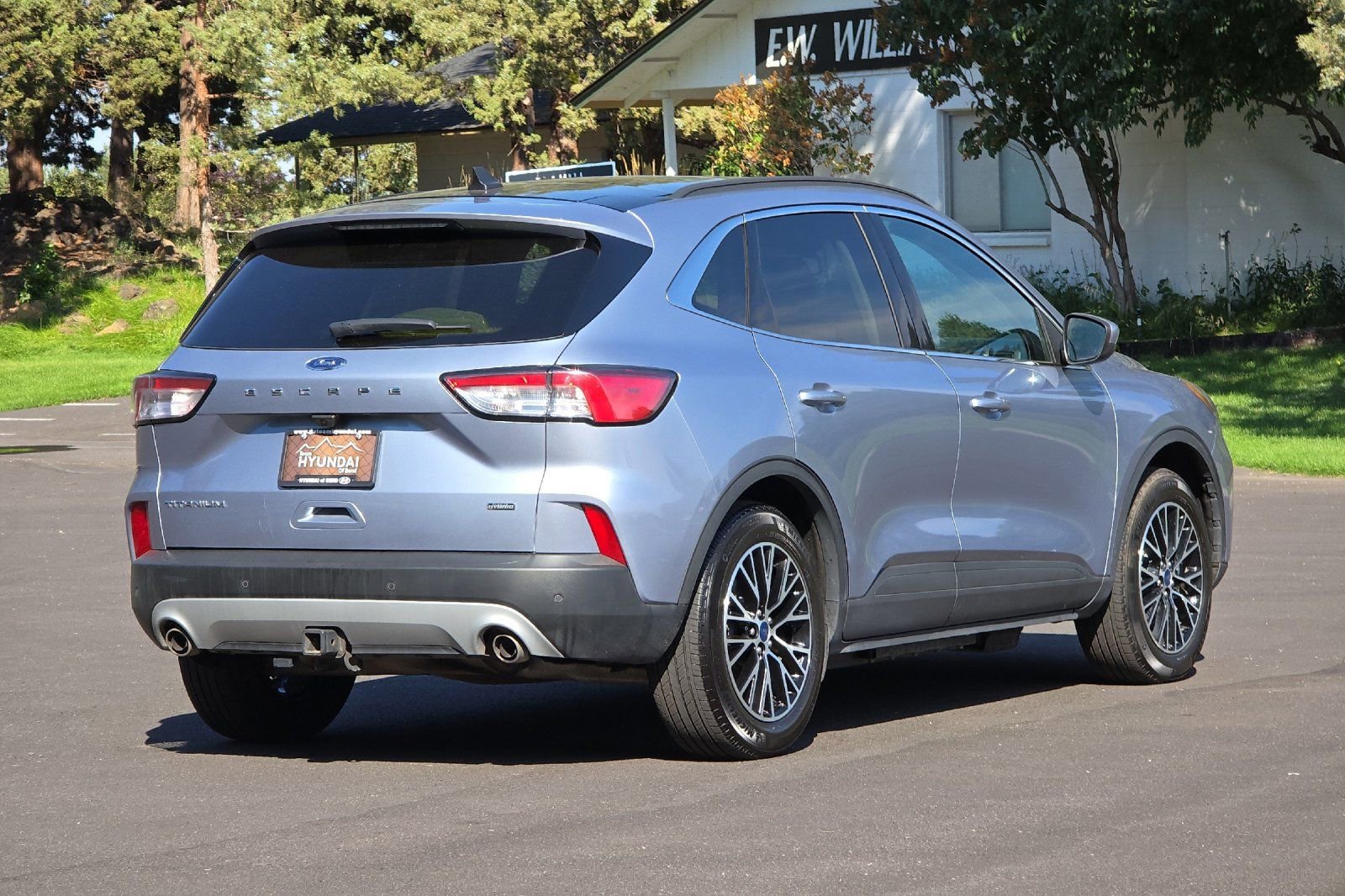 Used 2022 Ford Escape Titanium w/ Class II Trailer Tow Package image 4