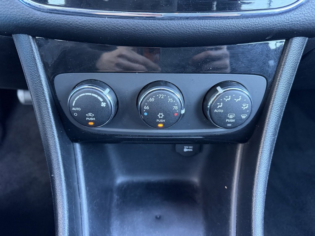 Used 2013 Chrysler 200 Touring image 21