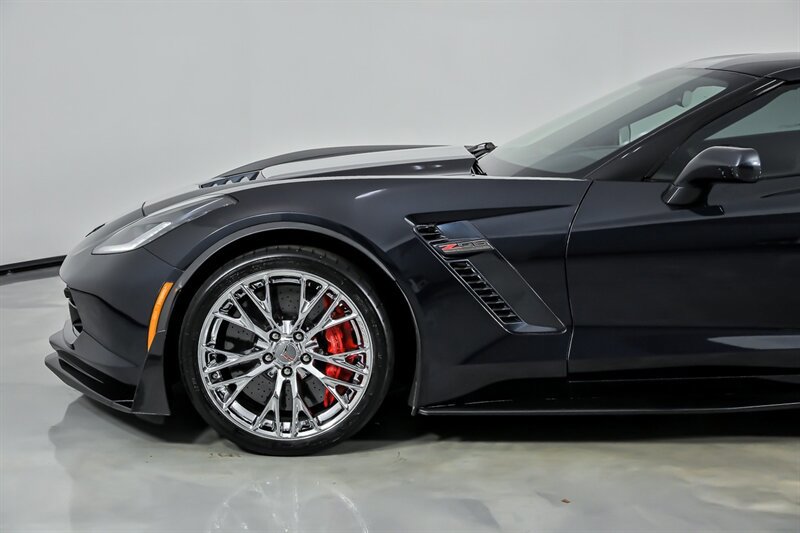 Used 2016 Chevrolet Corvette Z06 w/ 3LZ Preferred Equipment Group RWD image 7