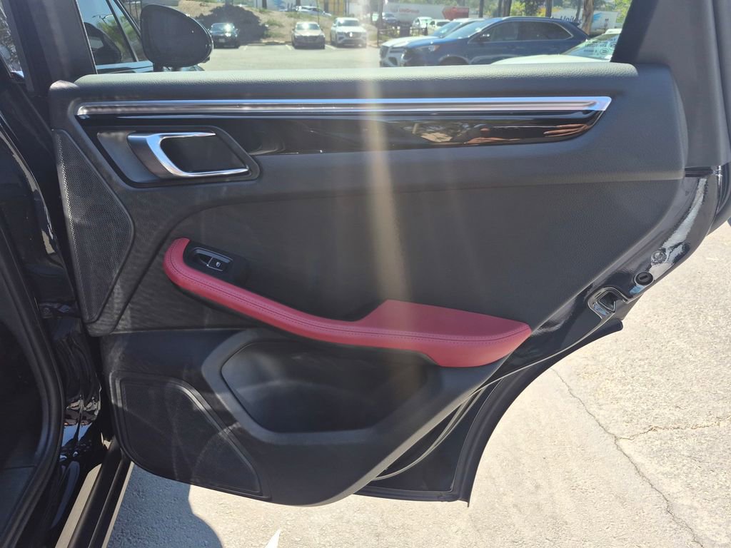 Used 2023 Porsche Macan image 30