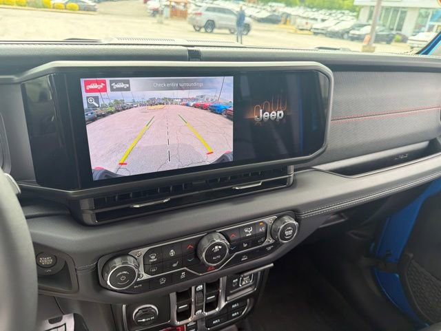 Used 2025 Jeep Gladiator Rubicon w/ Dual Top Group AWD/4WD image 29