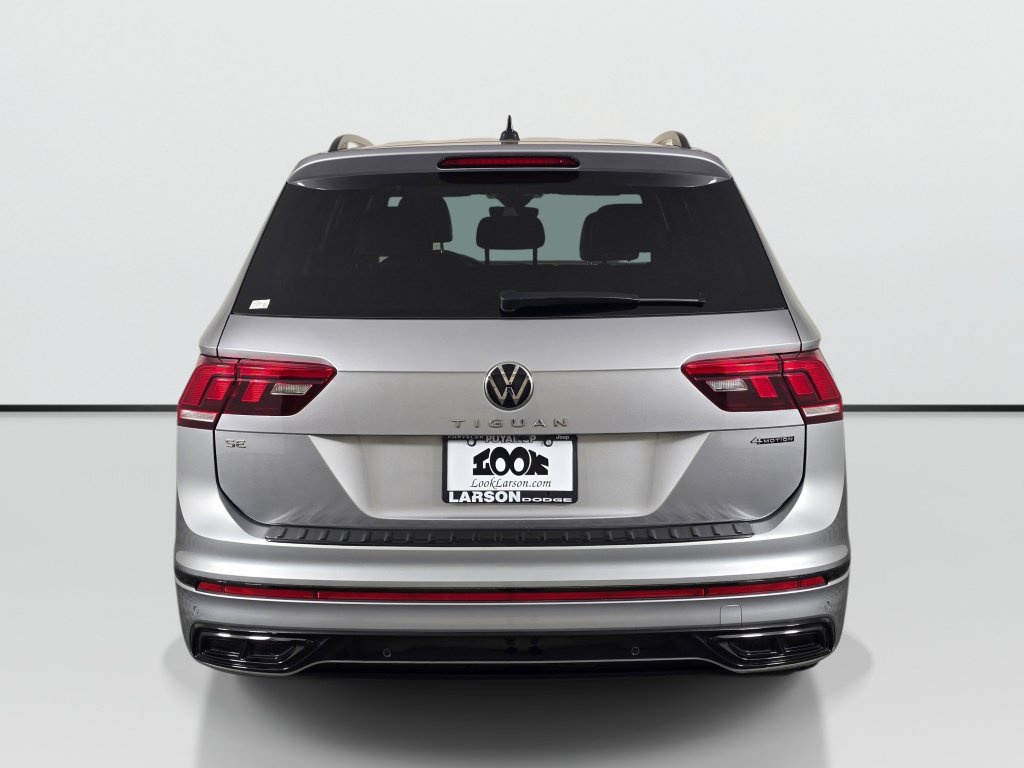 Used 2024 Volkswagen Tiguan SE R-Line AWD/4WD image 4