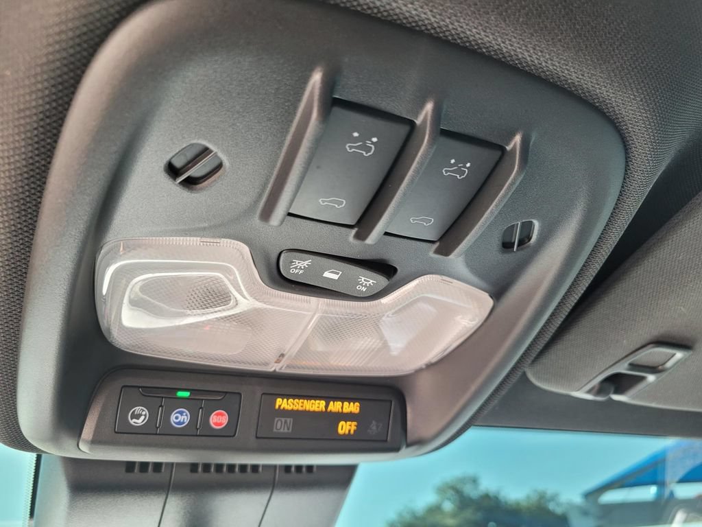 Used 2024 GMC Canyon AT4 w/ Technology Package AWD/4WD image 22