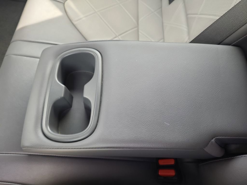 Used 2019 Toyota Camry XLE w/ Carpet Mat Package FWD image 30
