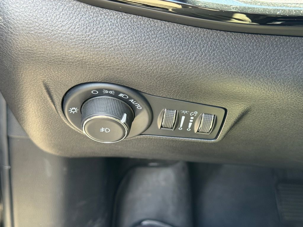 Used 2022 Jeep Compass Latitude FWD image 22