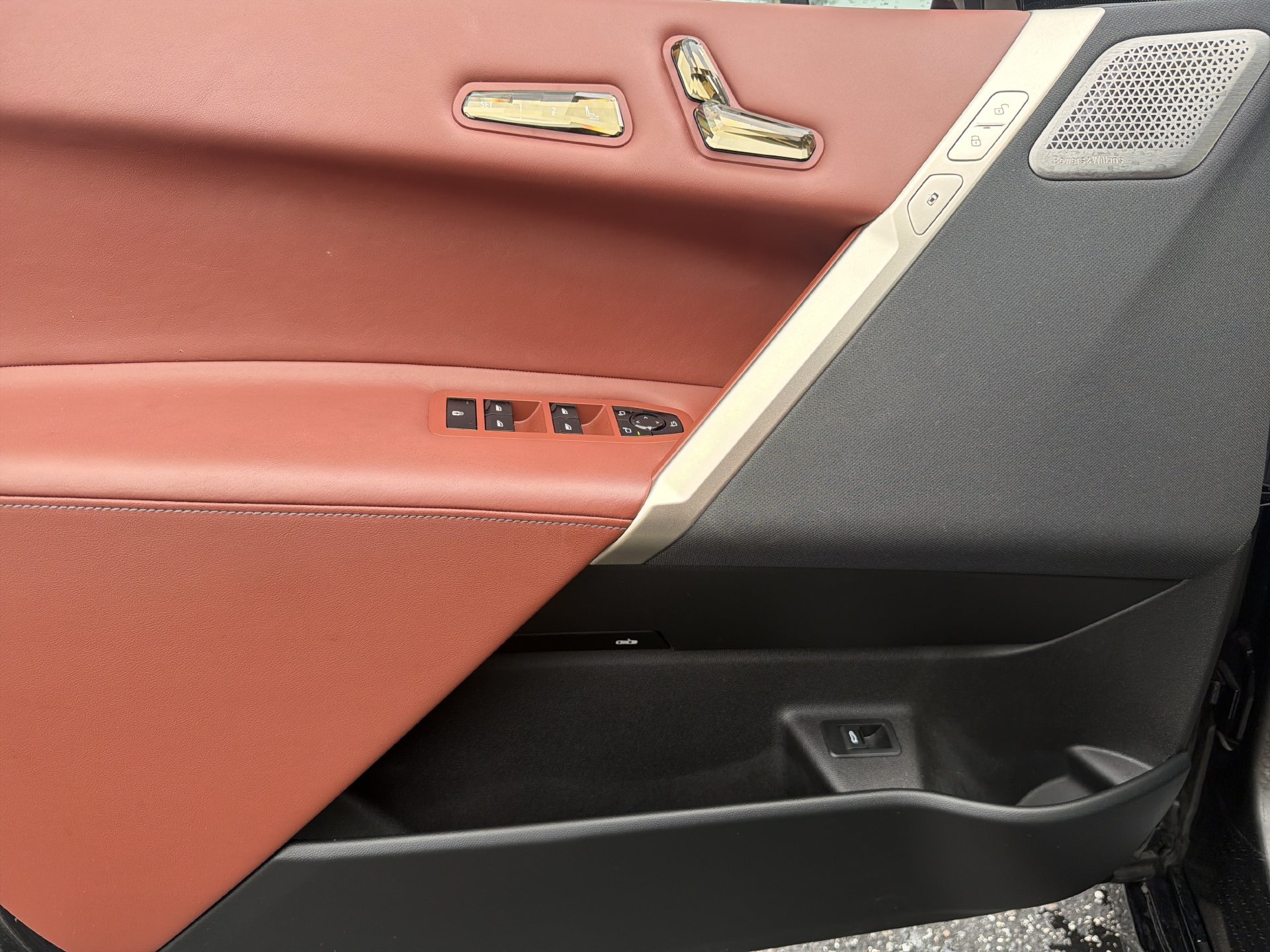 Certified 2023 BMW iX M60 w/ Executive Package AWD/4WD image 25