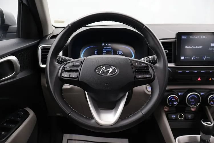 Used 2025 Hyundai Venue SEL FWD image 21