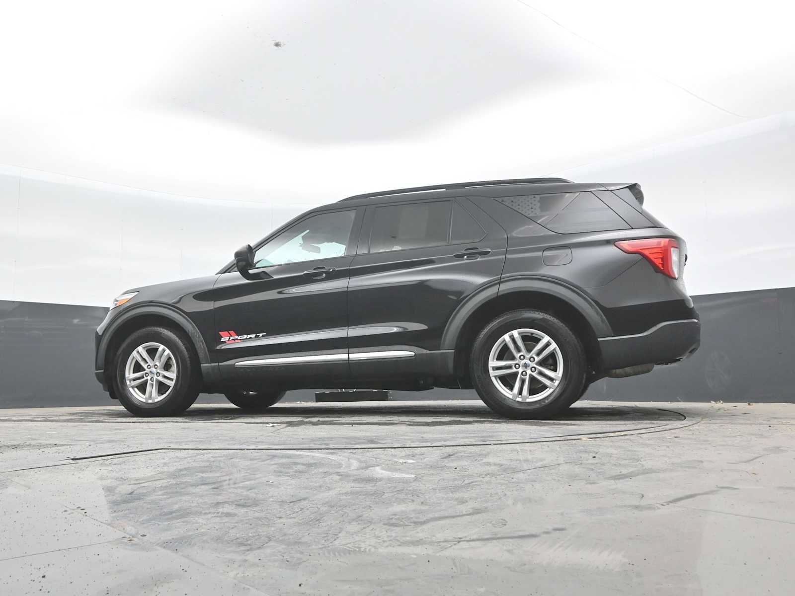 Used 2021 Ford Explorer XLT AWD/4WD image 24