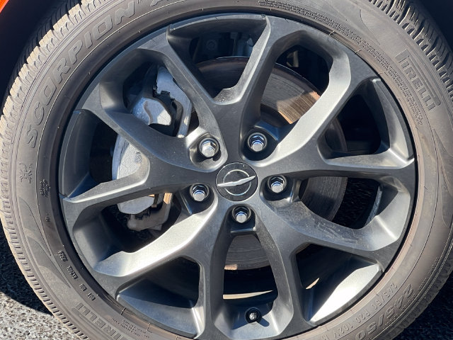 Used 2023 Chrysler Pacifica Limited w/ Uconnect Theater Family Group AWD/4WD image 9