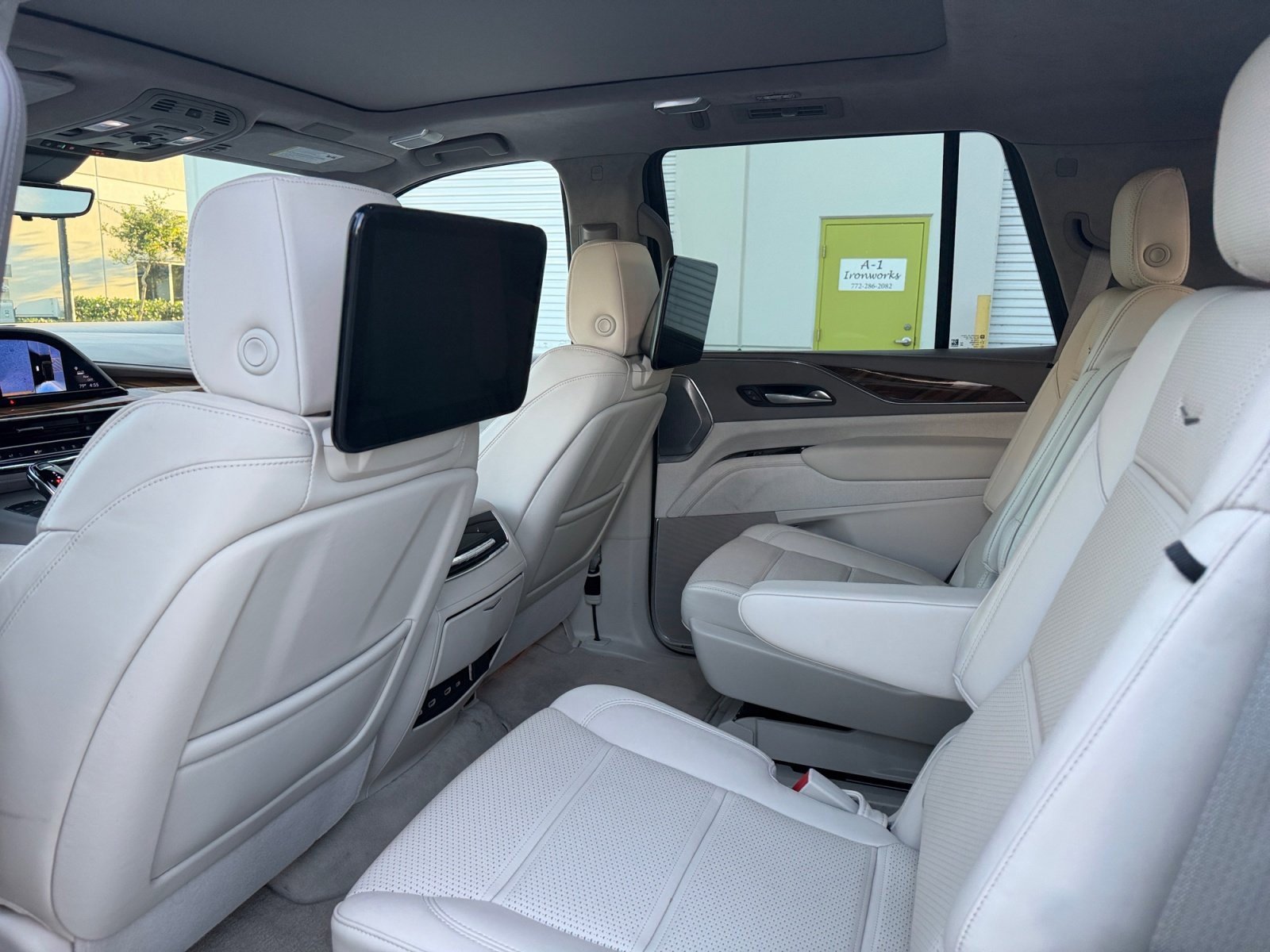 Used 2024 Cadillac Escalade Premium Luxury Platinum image 33