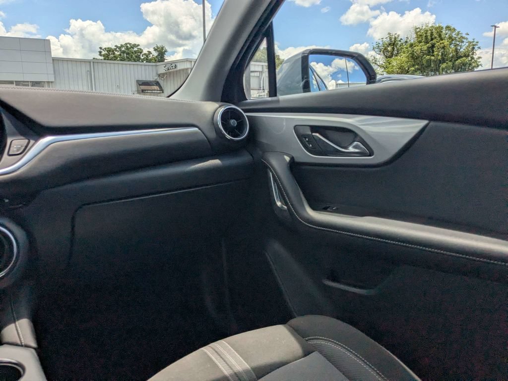 Used 2025 Chevrolet Blazer LT FWD image 14