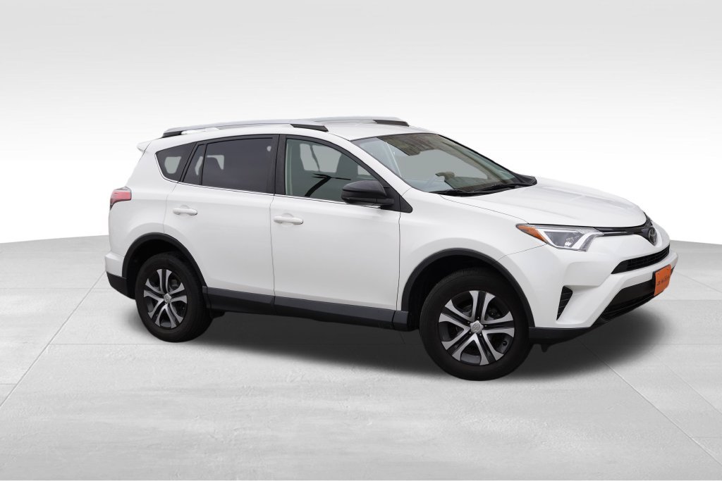 Used 2017 Toyota RAV4 LE AWD/4WD image 2