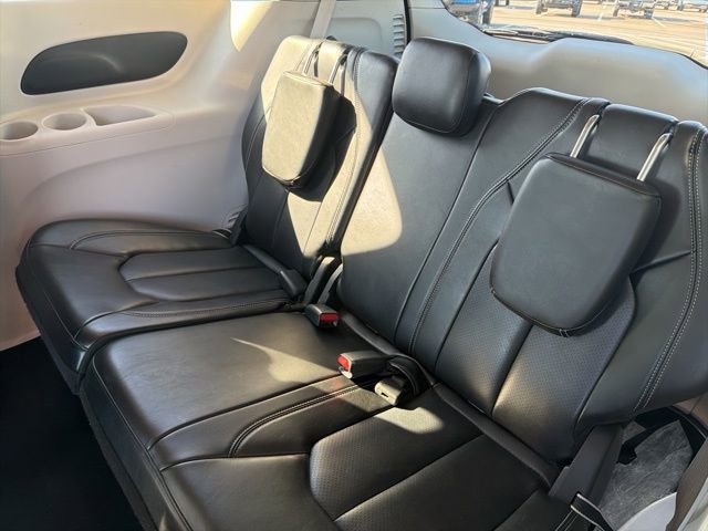 Used 2023 Chrysler Pacifica Touring-L image 14