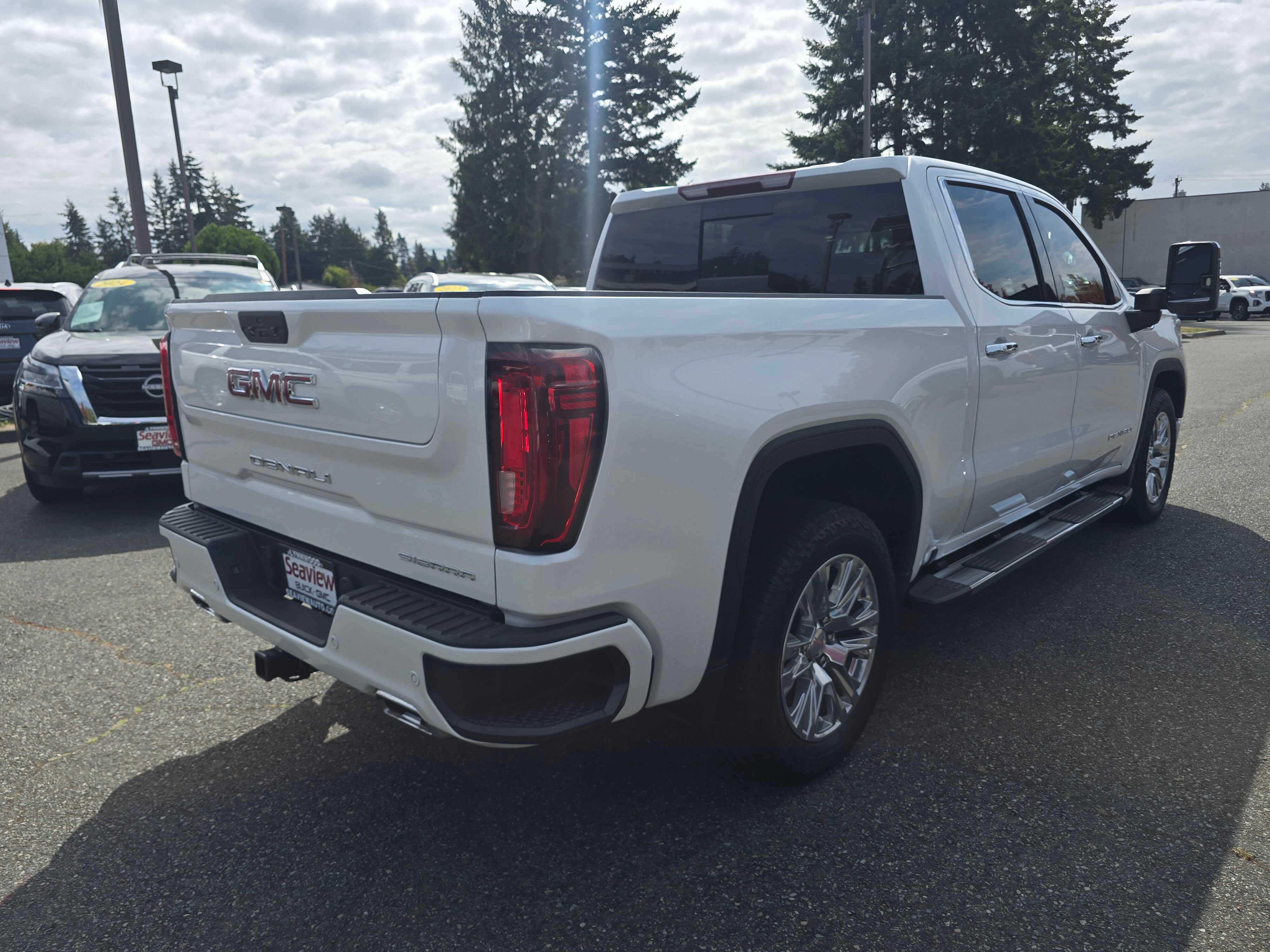 Used 2021 GMC Sierra 1500 Denali w/ Driver Alert Package II AWD/4WD image 7