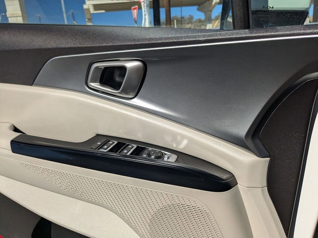 Used 2024 Kia Carnival LX image 15