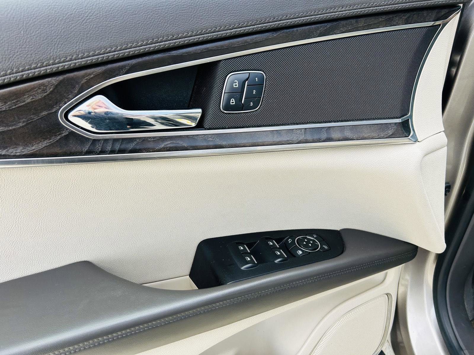 Used 2018 Lincoln MKX Select w/ Select Plus Package image 15