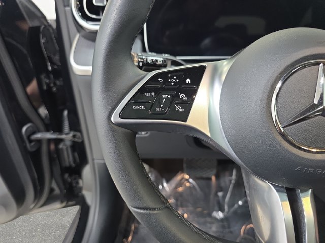 Used 2024 Mercedes-Benz GLC 300 4MATIC image 17