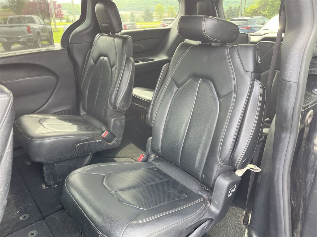 Used 2020 Chrysler Pacifica Touring-L image 25