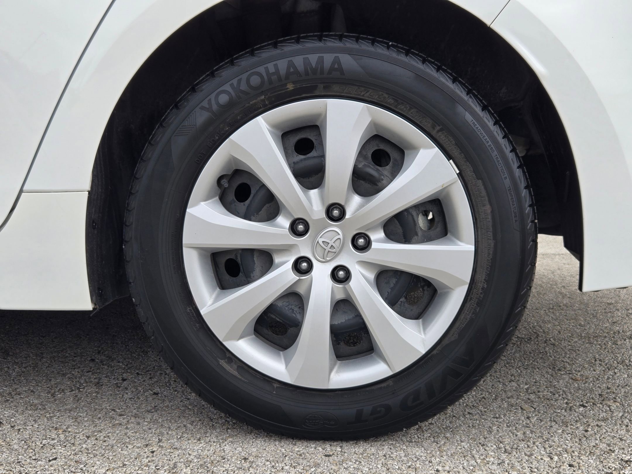 Used 2024 Toyota Corolla LE FWD image 30