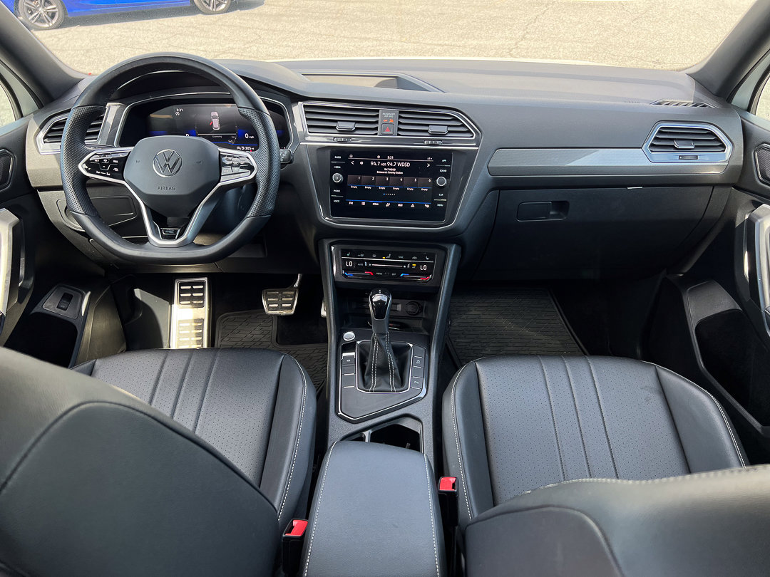 Used 2024 Volkswagen Tiguan SE R-Line FWD image 35