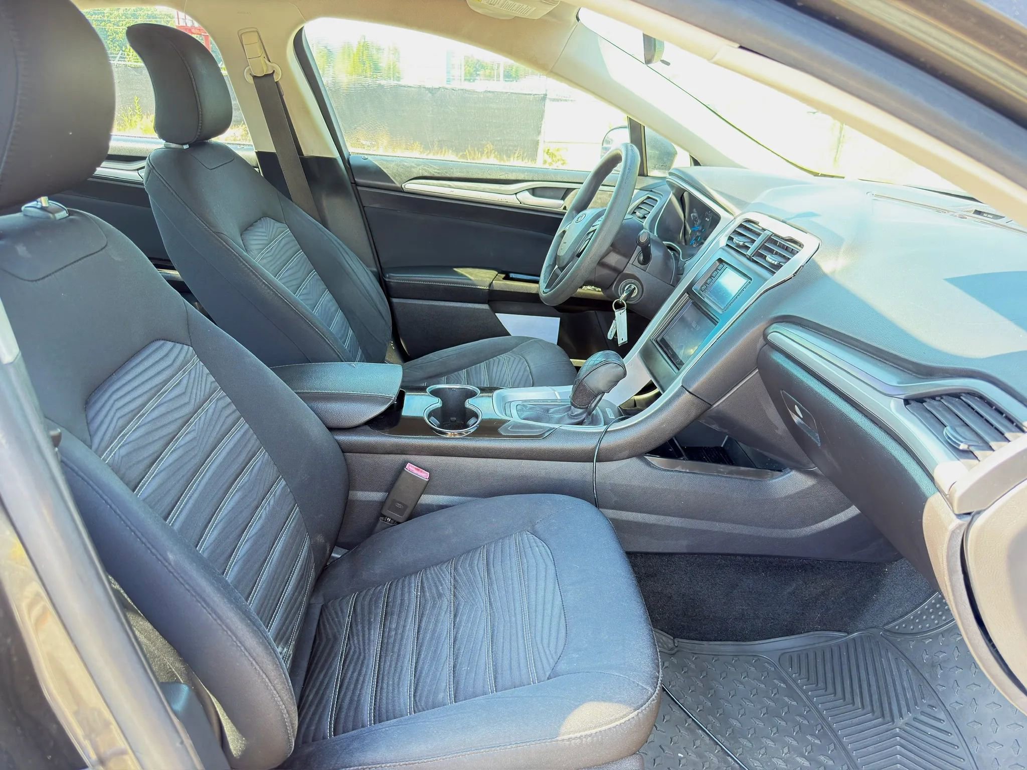 Used 2016 Ford Fusion SE FWD image 18