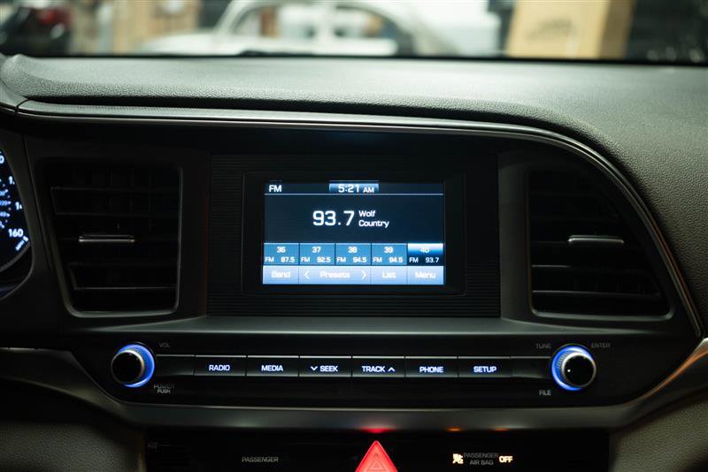Used 2020 Hyundai Elantra SE FWD image 18