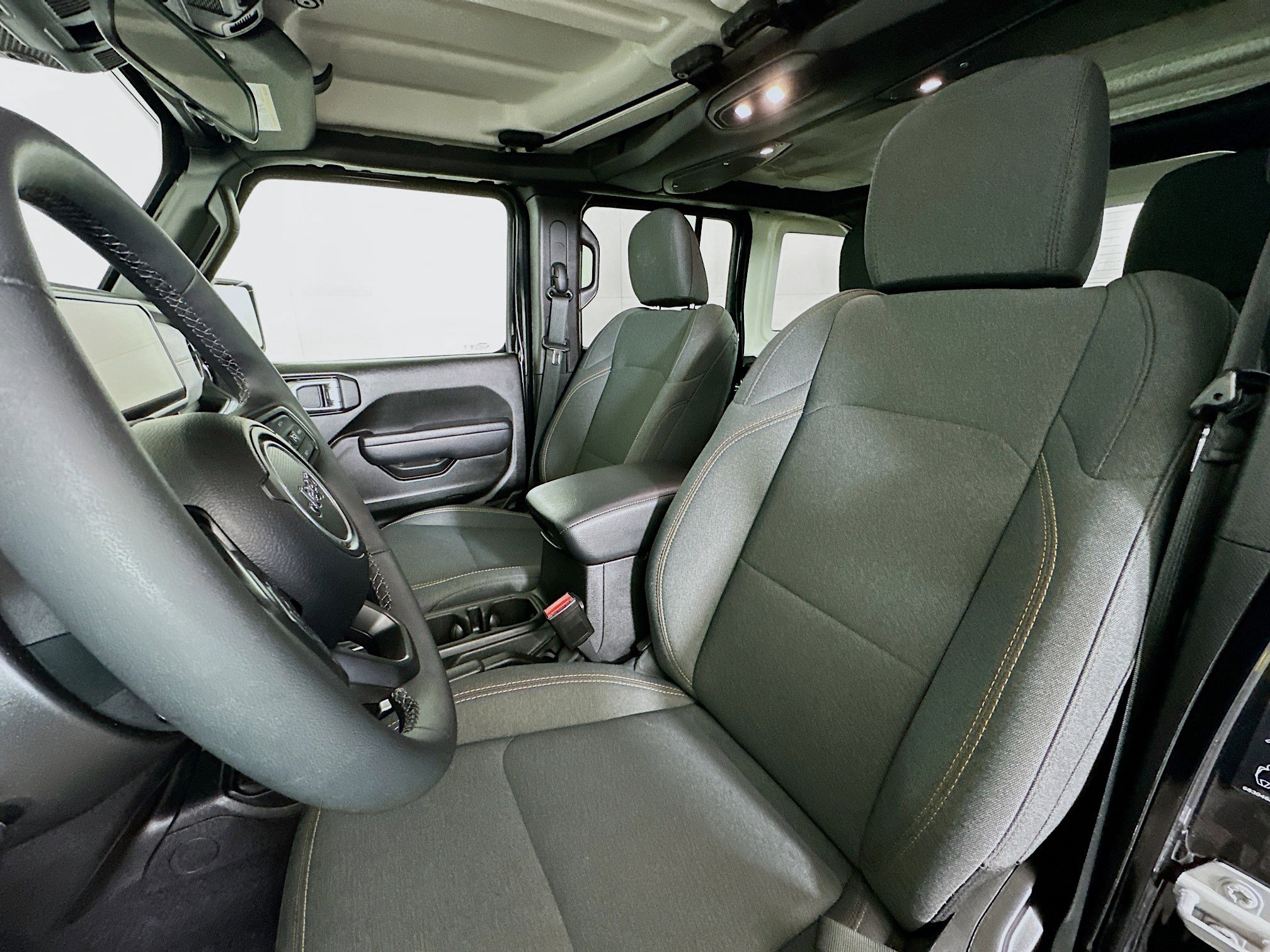 Used 2025 Jeep Wrangler Sport S image 13