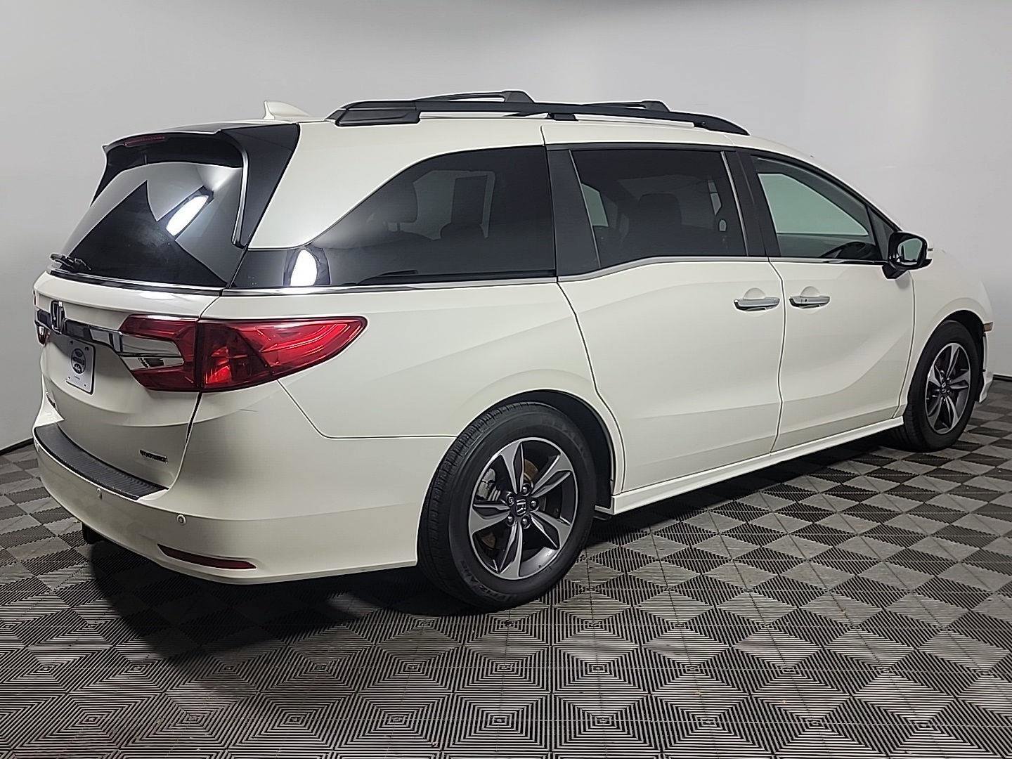 Certified 2019 Honda Odyssey Touring image 4