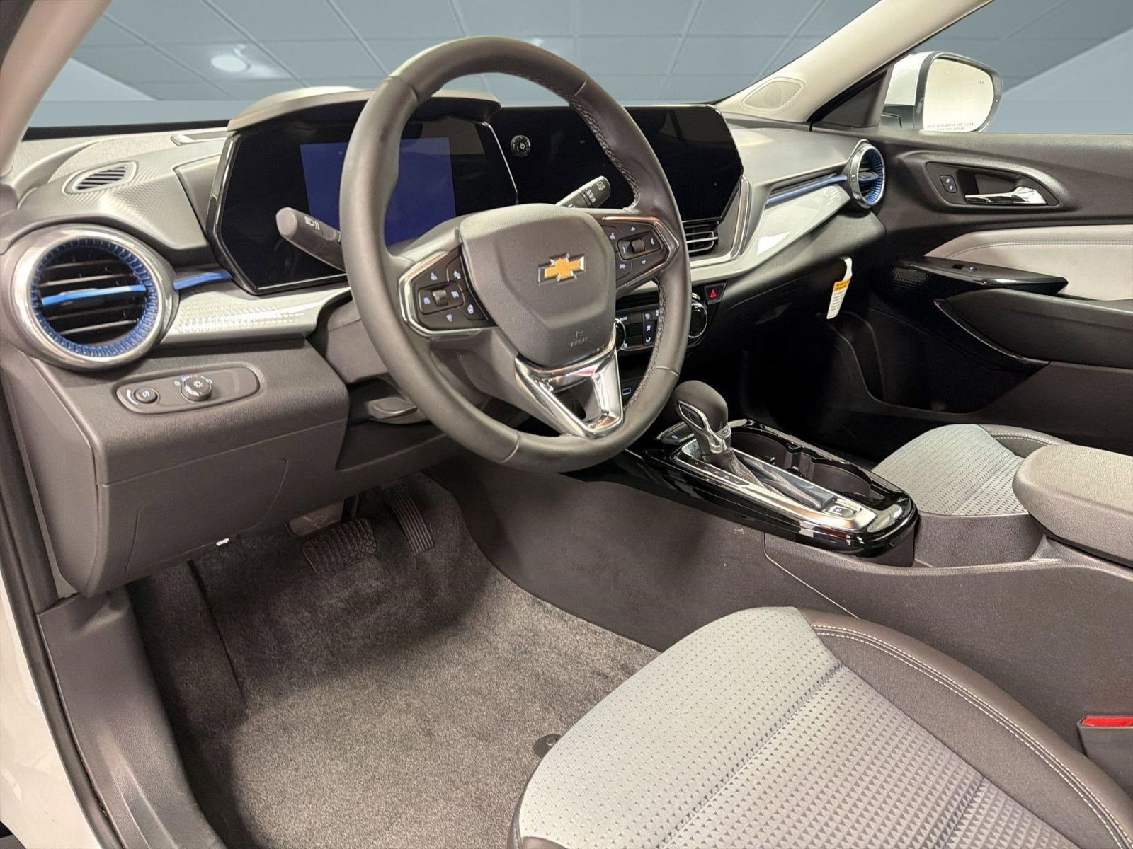 Used 2026 Chevrolet Trax LT w/ Driver Confidence Package FWD image 4