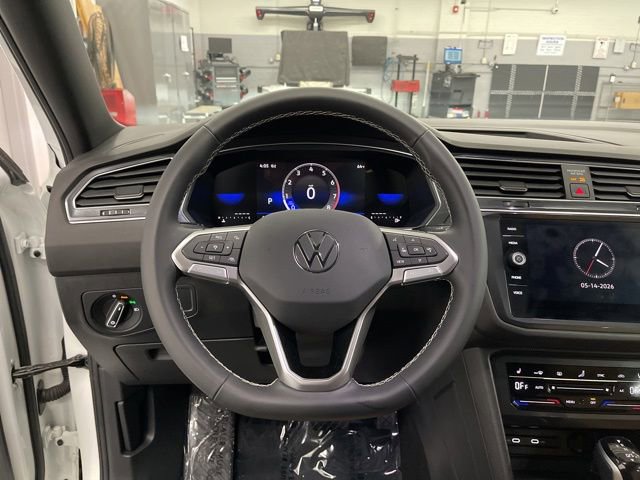Used 2023 Volkswagen Tiguan SE w/ Panoramic Sunroof Package AWD/4WD image 17