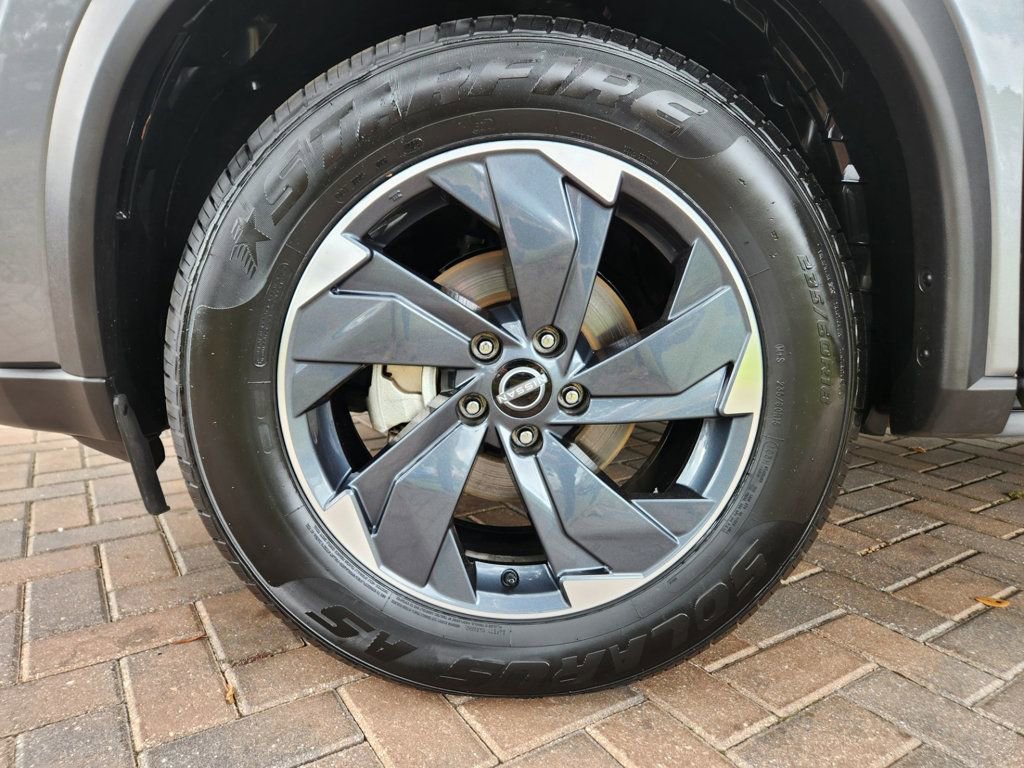 Used 2024 Nissan Rogue SV image 13