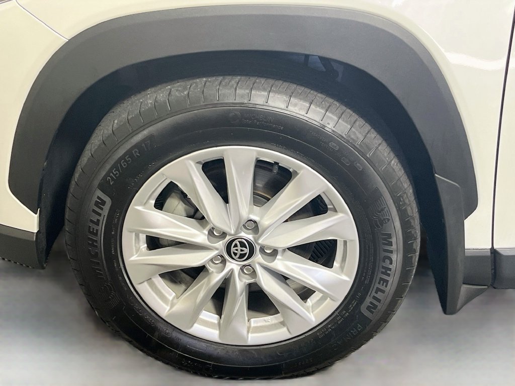 Used 2024 Toyota Corolla Cross LE AWD/4WD image 13