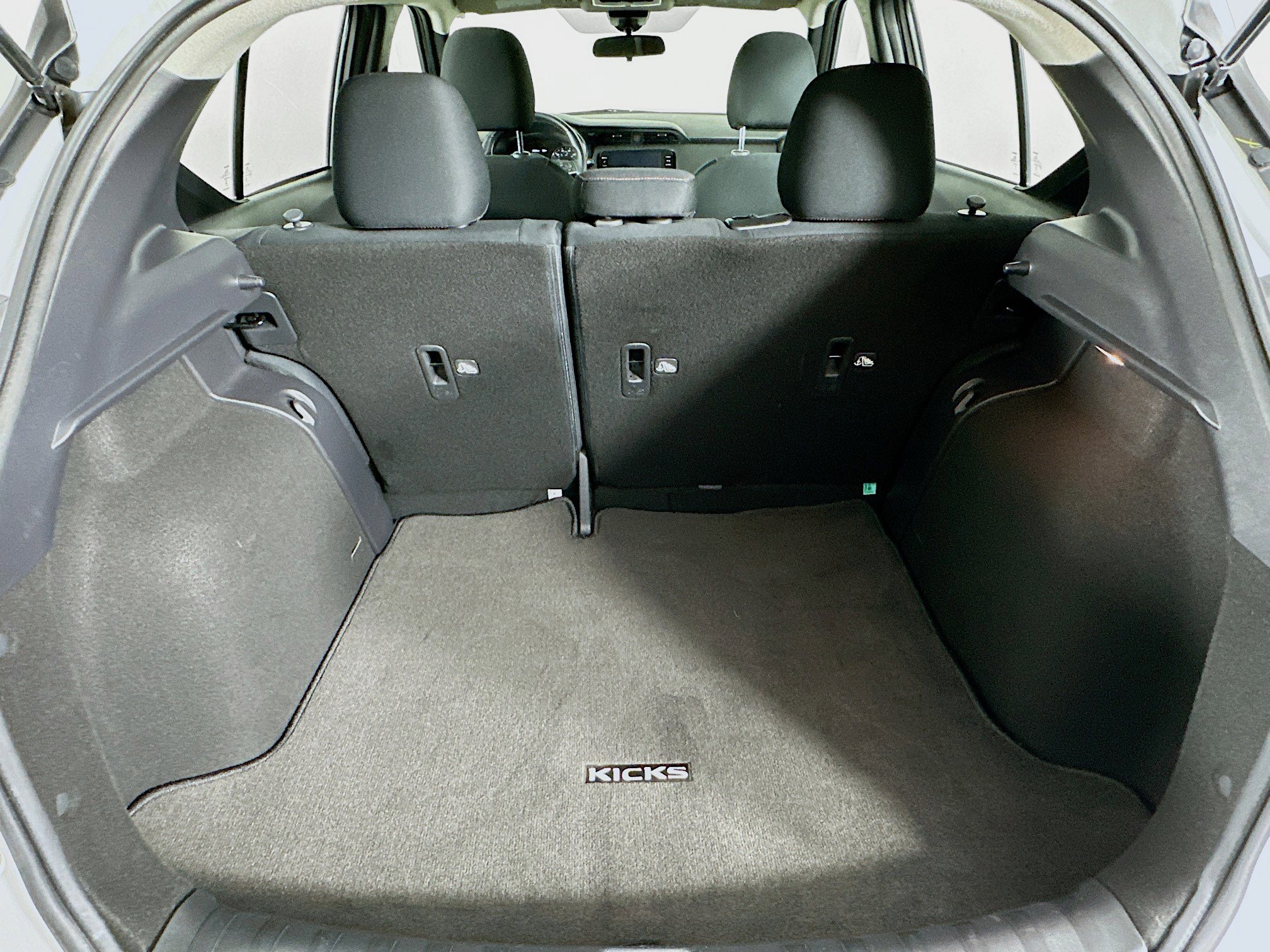 Used 2023 Nissan Kicks SR image 25