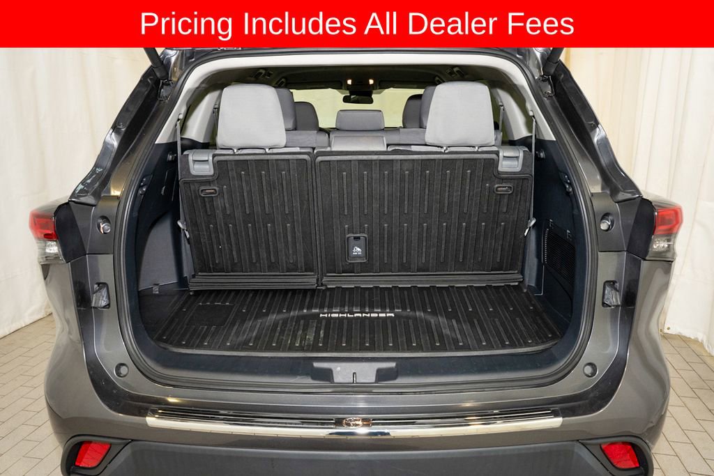 Used 2024 Toyota Highlander LE FWD image 5