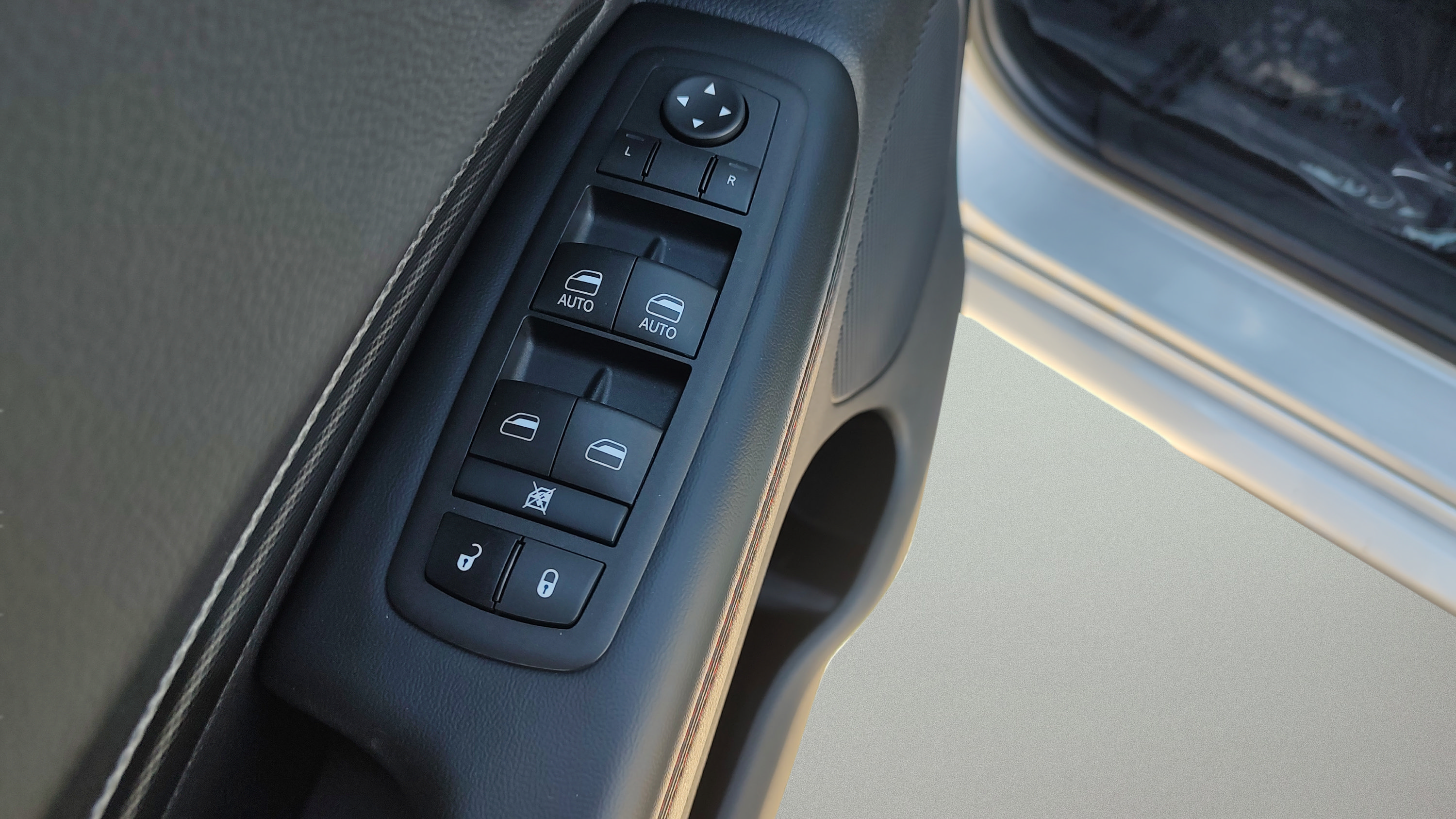 Used 2025 Dodge Durango GT w/ Blacktop Package AWD/4WD image 11