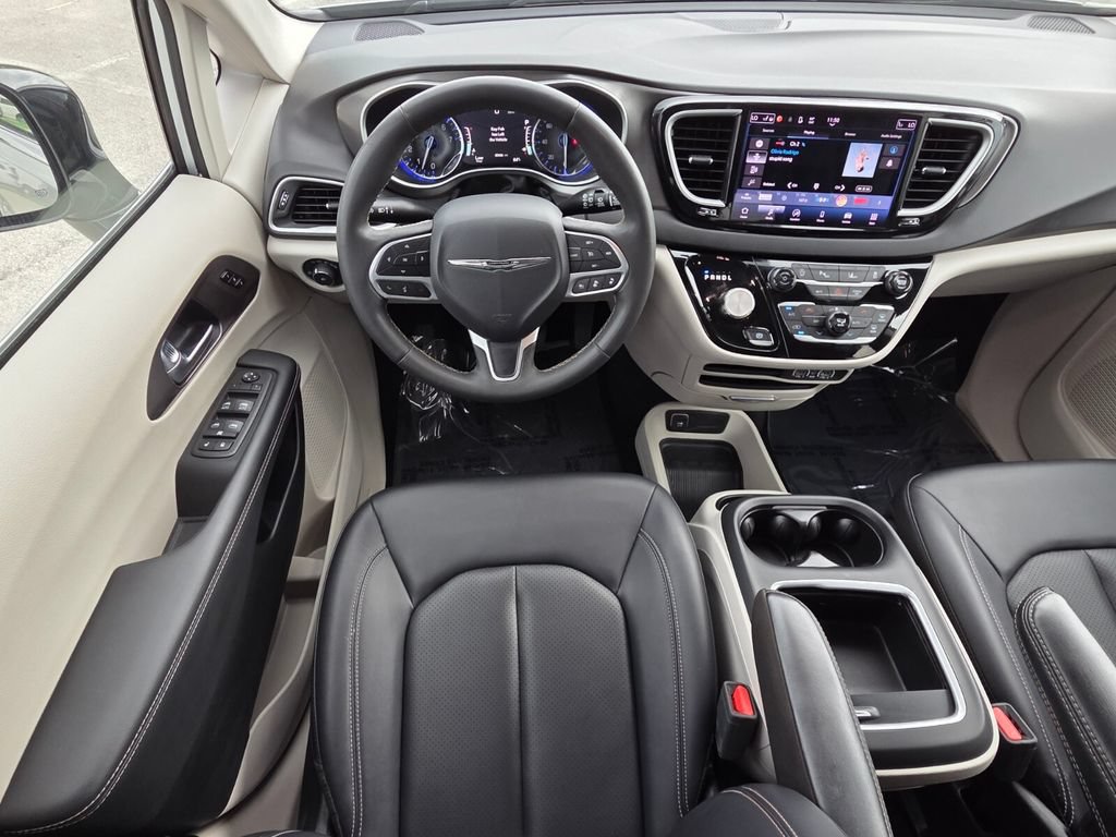 Used 2024 Chrysler Pacifica Touring-L FWD image 29