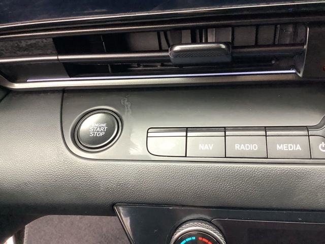 Used 2025 Hyundai Elantra SEL image 37