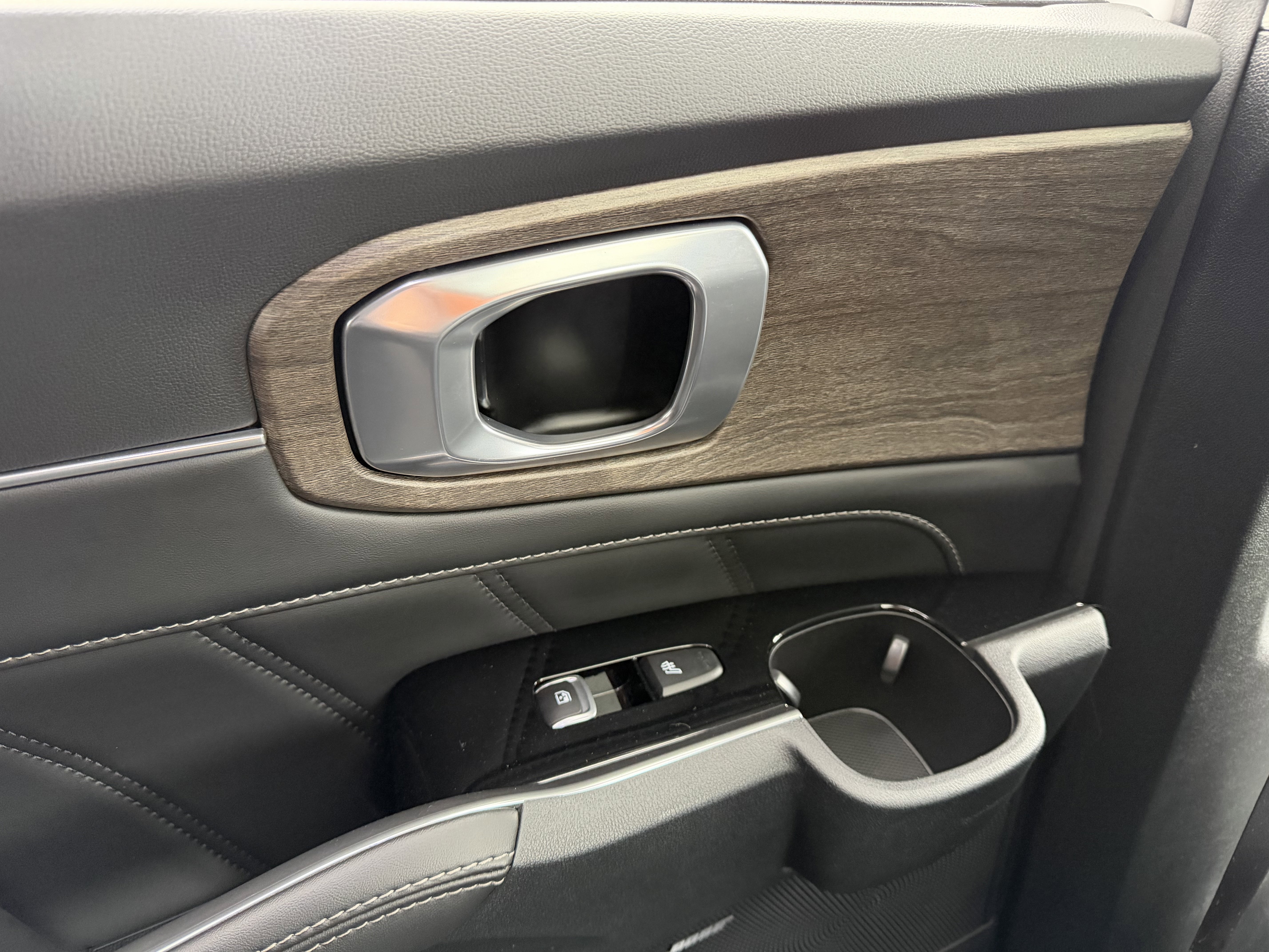 Used 2023 Kia Sorento SX Prestige image 26