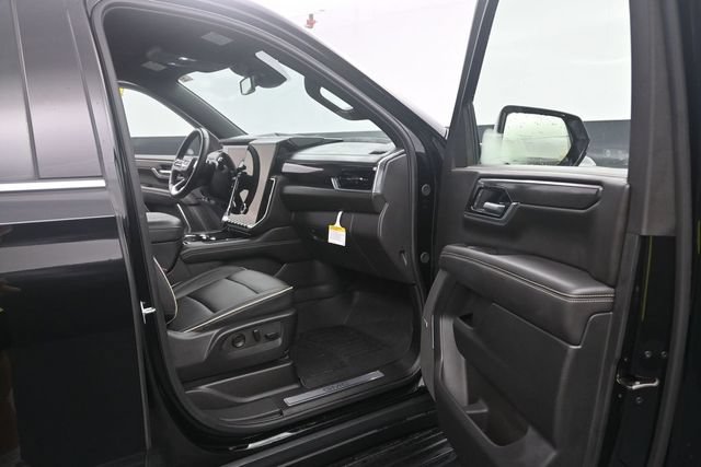 Used 2025 GMC Yukon Elevation w/ LPO, Elevation Black Package AWD/4WD image 32