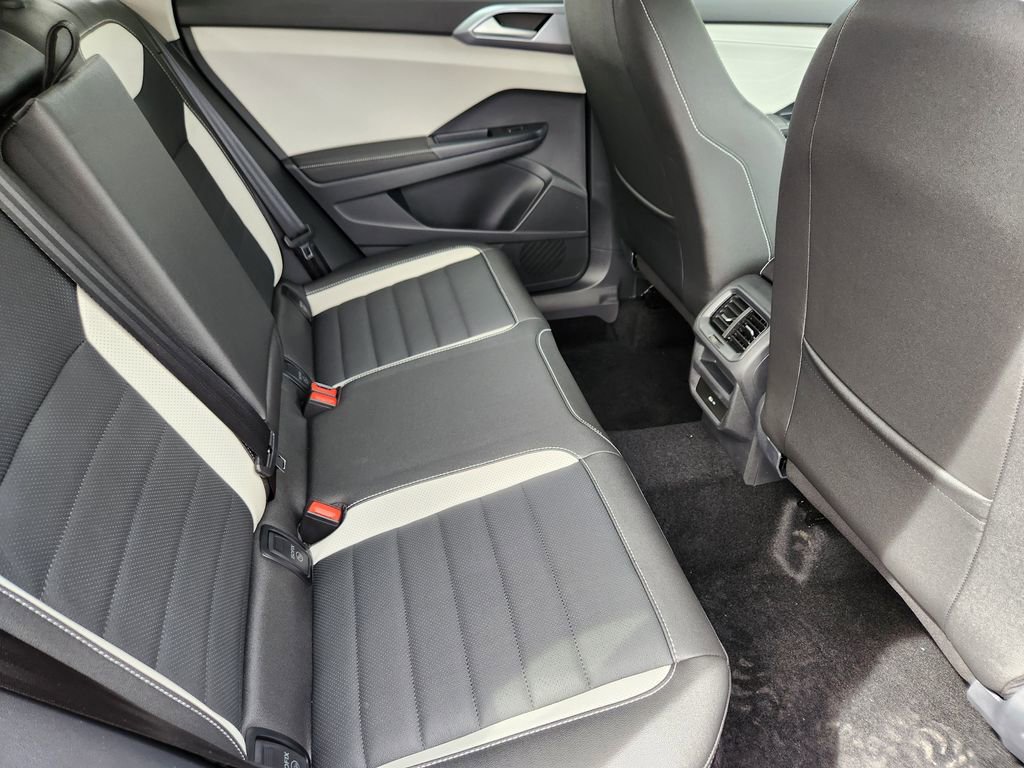 New 2025 Volkswagen Taos SEL image 21