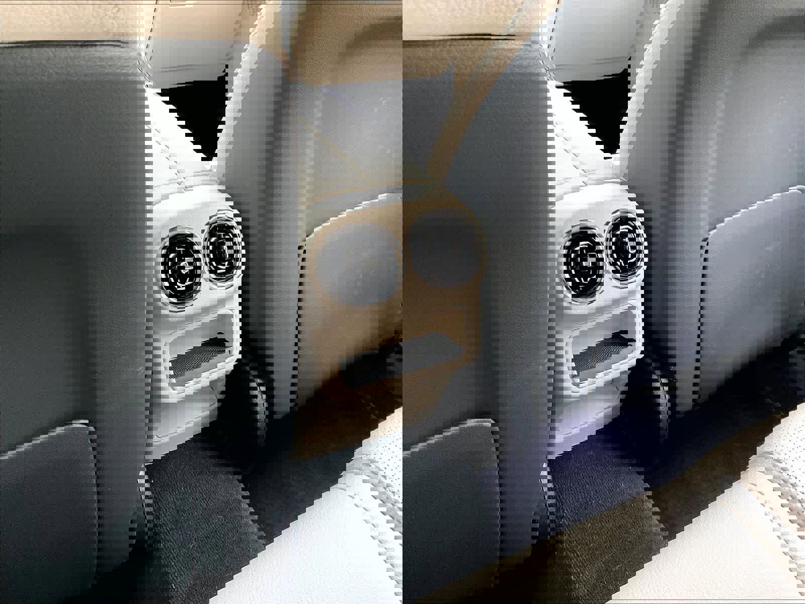 Used 2025 Mercedes-Benz GLC 350e 4MATIC image 34