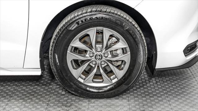 Used 2024 Toyota Sienna LE FWD image 32